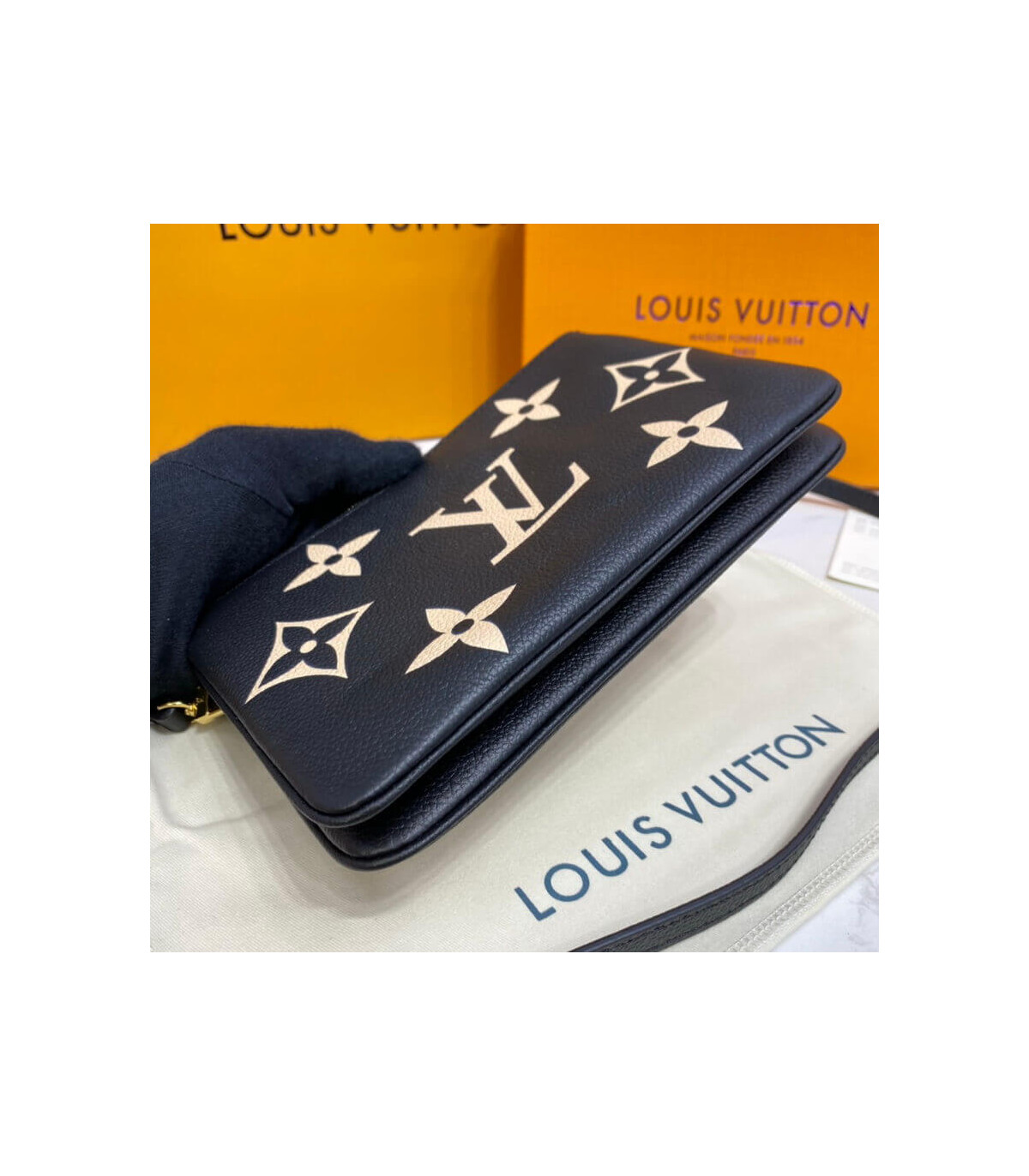 Shop Louis Vuitton DOUBLE V 2022-23FW Double Zip Pochette (M80787