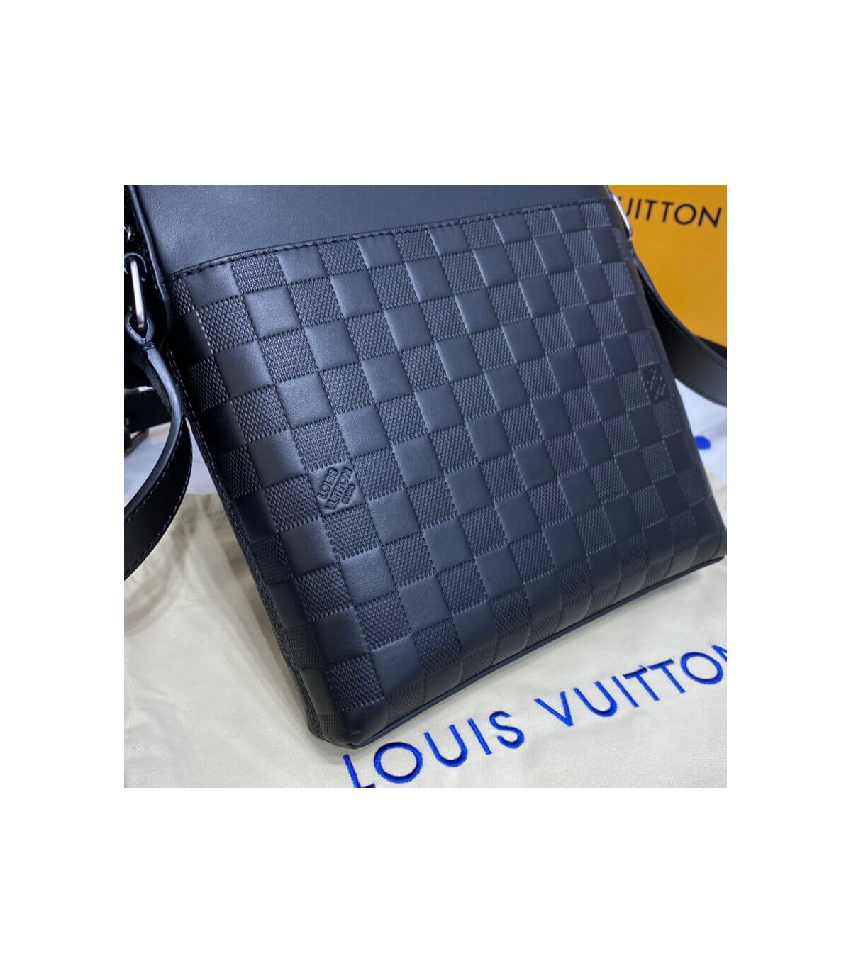 Shop Louis Vuitton DAMIER INFINI 2021-22FW Discovery pochette (N60112) by  SkyNS