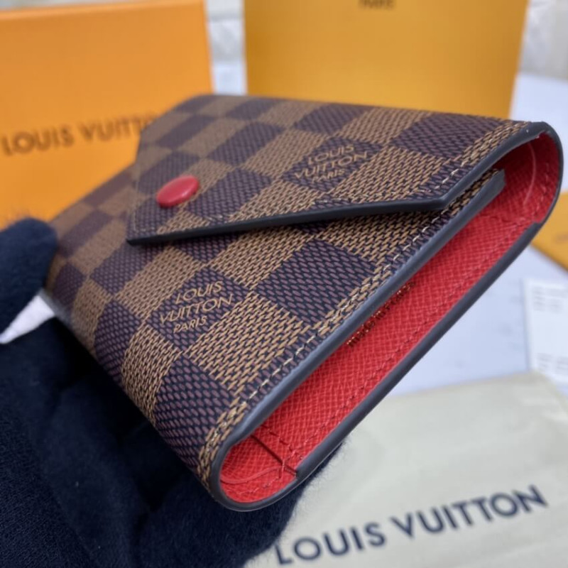 Louis Vuitton Black Damier Red Wallet for Sale in Queens, NY - OfferUp