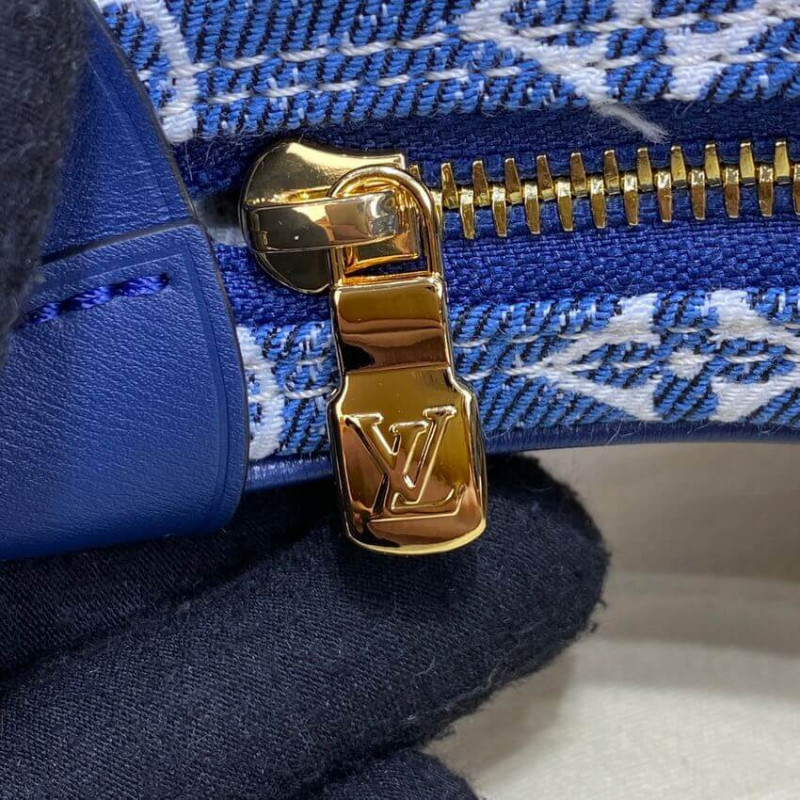 Loop leather handbag Louis Vuitton Blue in Leather - 30607301