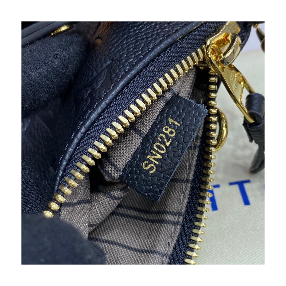 Lv M80349浅黄绣线2022 春季系列Easy Pouch On Strap 手袋取材Monogram Empreinte  皮革，以Monogram 压纹和柔软质地流露工致格调。巧用