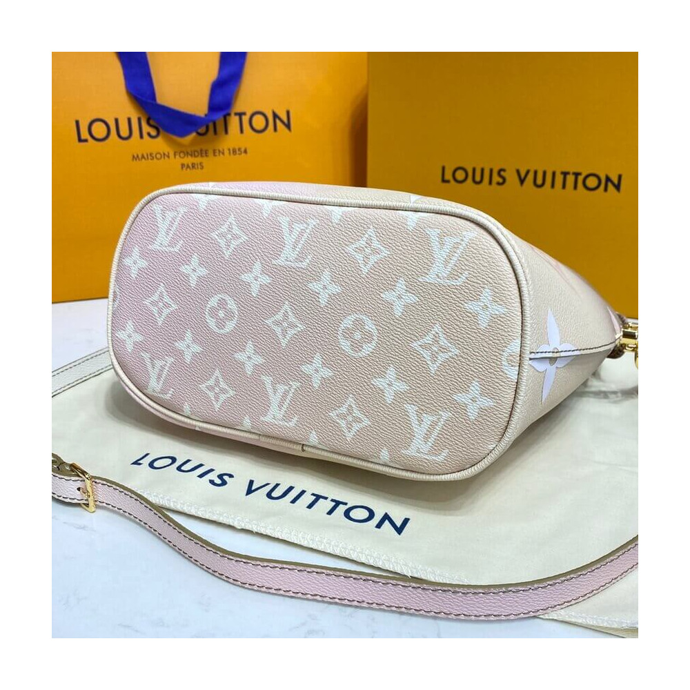 ขายแล้วค่ะLouis Vuitton Marshmallow, the latest beautiful model.